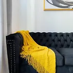 E10-1 Designer East Village Townhouse 1Br