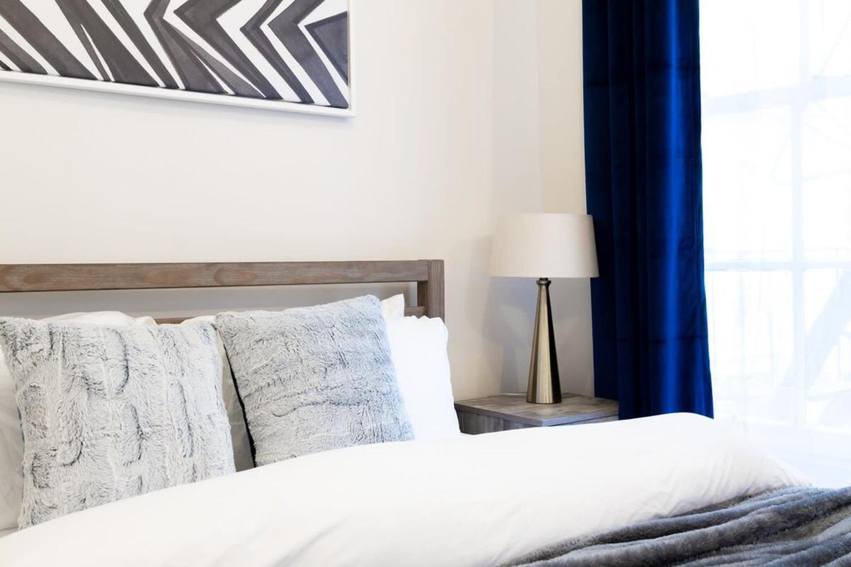 Apartment E10-1 Designer East Village Townhouse 1br *