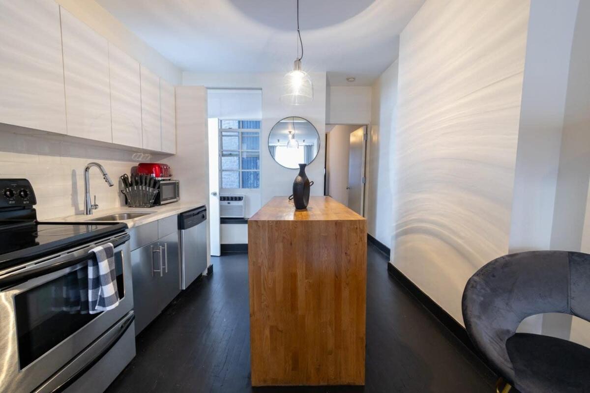 E10-1 Designer East Village Townhouse 1br * New York