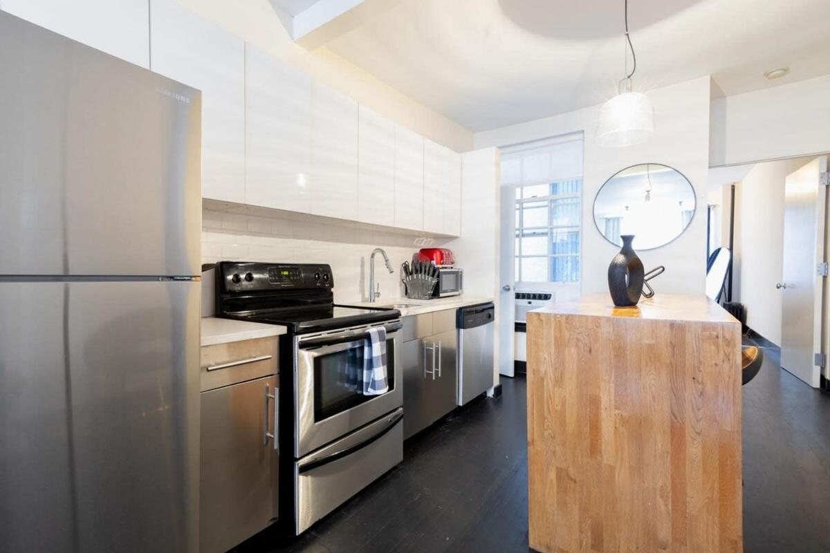 E10-1 Designer East Village Townhouse 1br