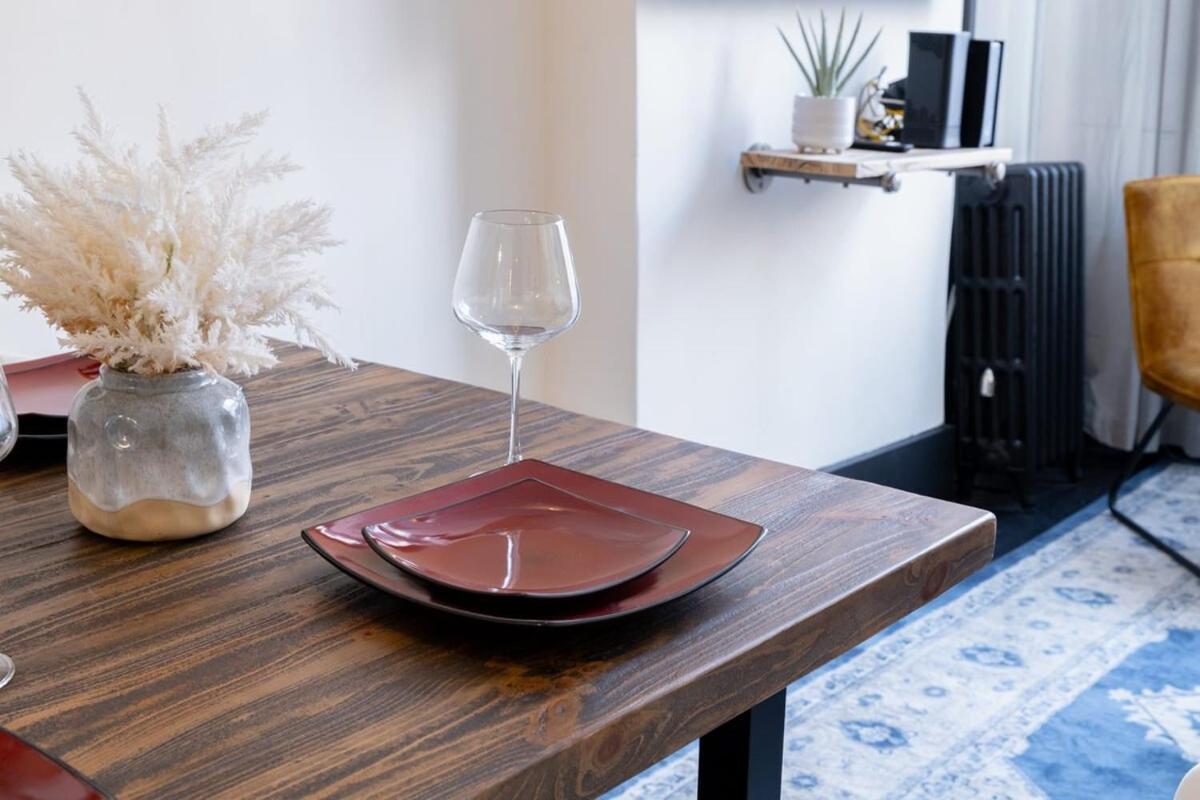 E10-1 Designer East Village Townhouse 1br Apartment New York