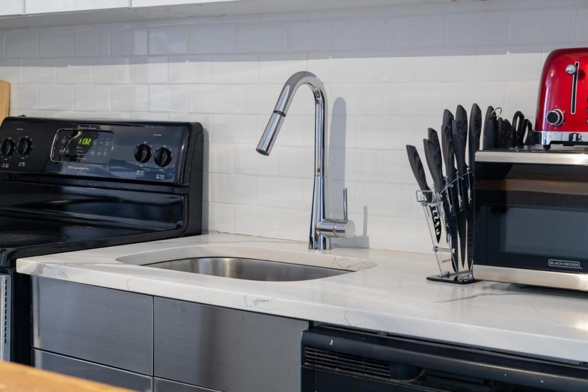 Apartment E10-1 Designer East Village Townhouse 1br *