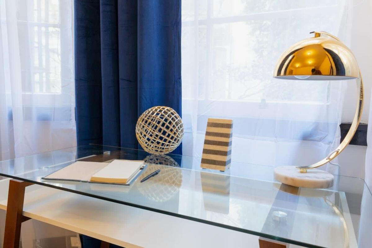 E10-1 Designer East Village Townhouse 1br * New York