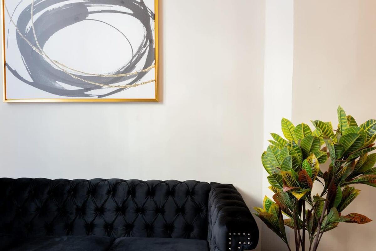 Apartment E10-1 Designer East Village Townhouse 1br