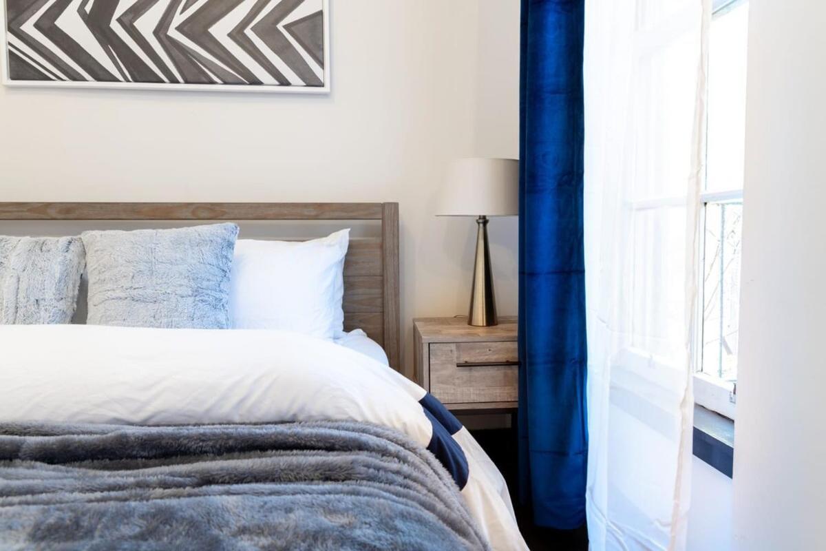 E10-1 Designer East Village Townhouse 1br Apartment New York
