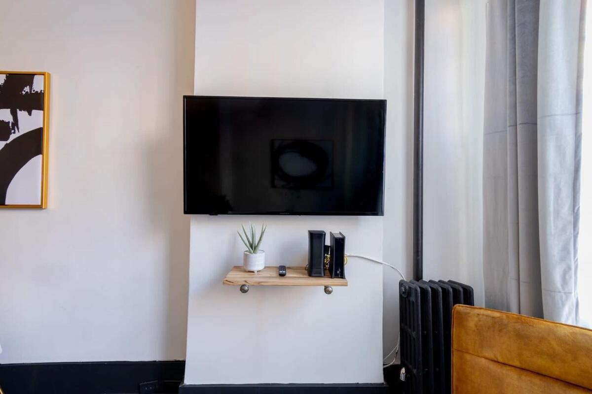 Apartment E10-1 Designer East Village Townhouse 1br