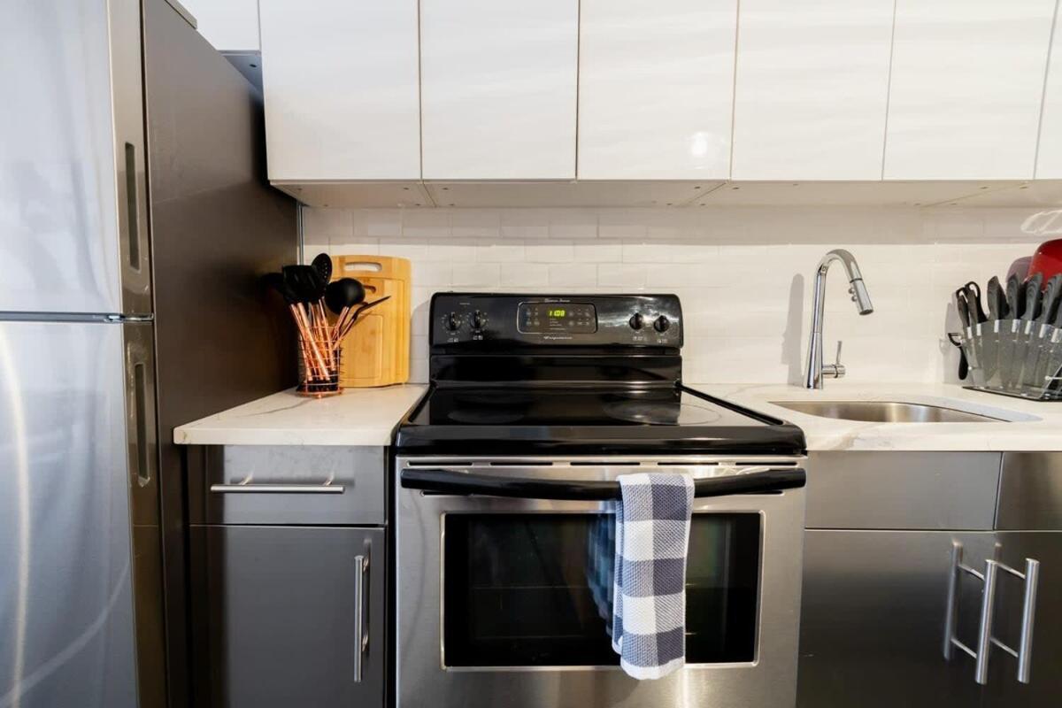 E10-1 Designer East Village Townhouse 1br Apartment New York