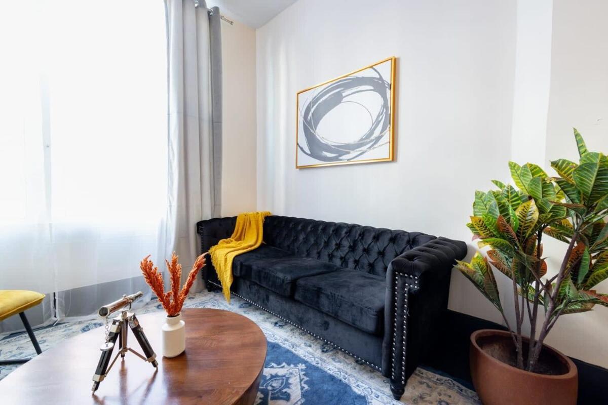 E10-1 Designer East Village Townhouse 1br New York