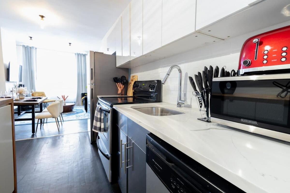 E10-1 Designer East Village Townhouse 1br Apartment