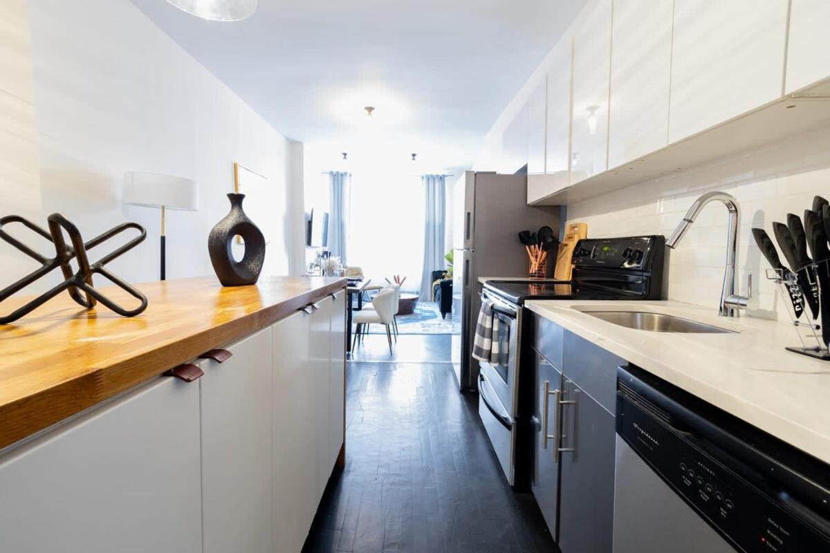 Apartment E10-1 Designer East Village Townhouse 1br