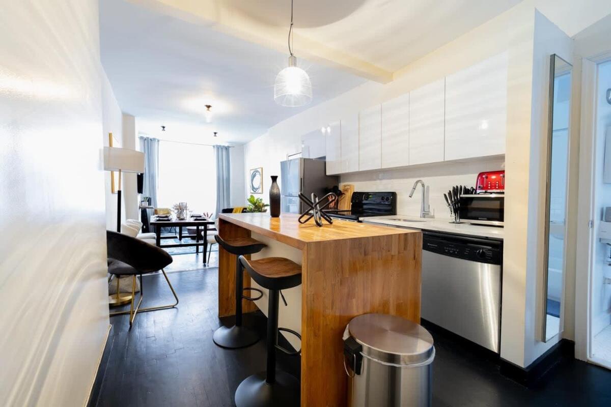 E10-1 Designer East Village Townhouse 1br Apartment *