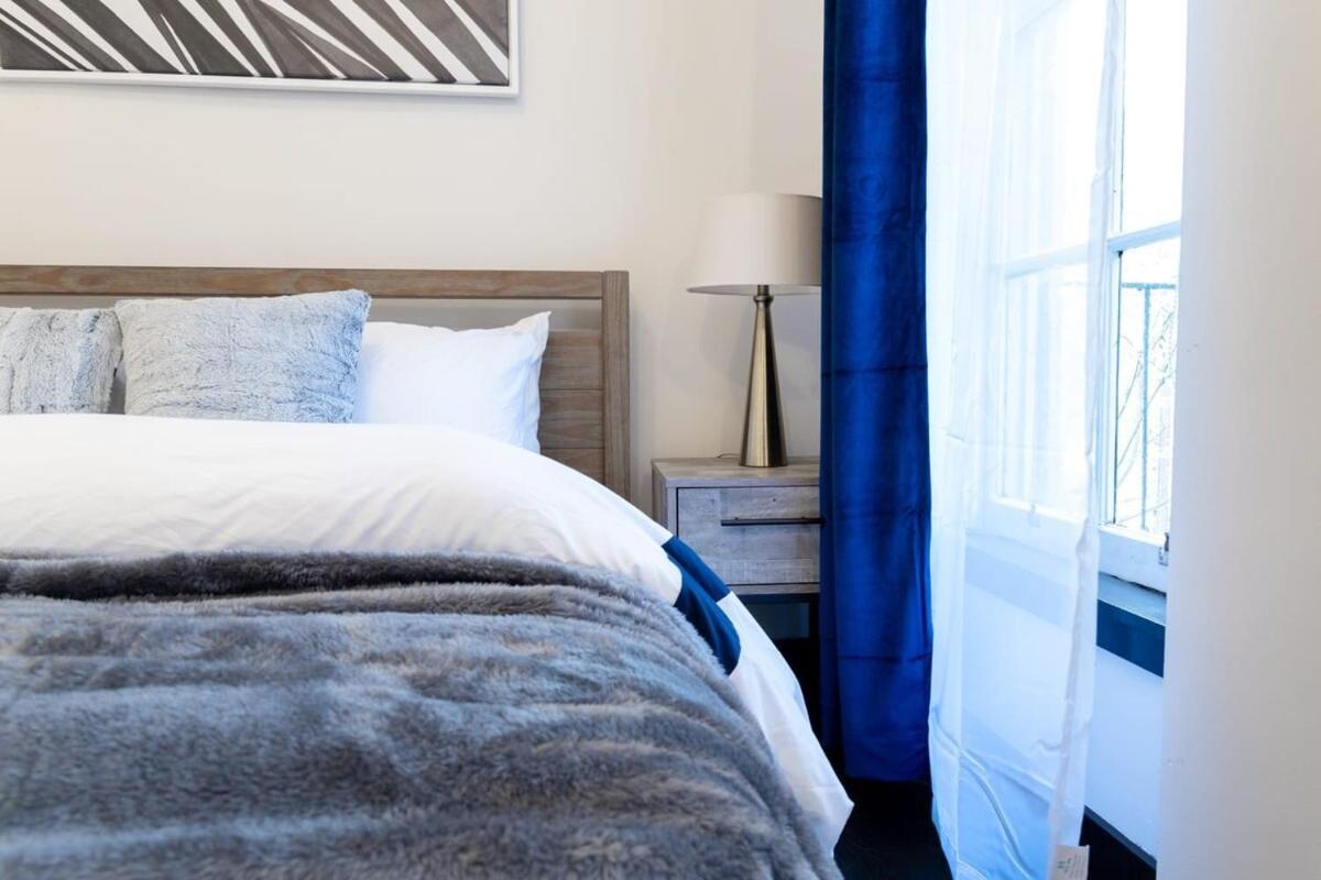 E10-1 Designer East Village Townhouse 1br Apartment