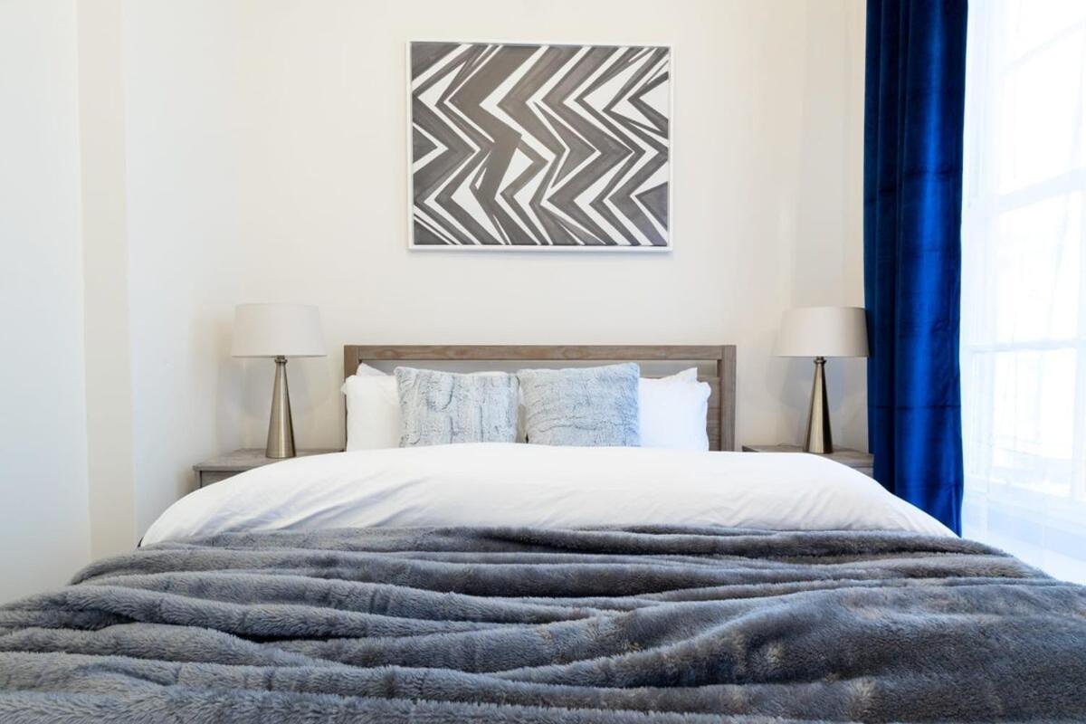 Apartment E10-1 Designer East Village Townhouse 1br