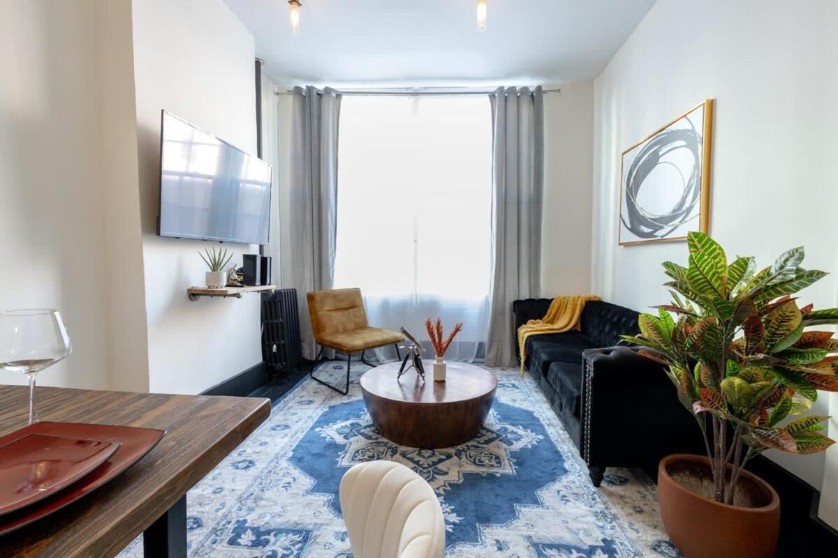 E10-1 Designer East Village Townhouse 1br Apartment New York